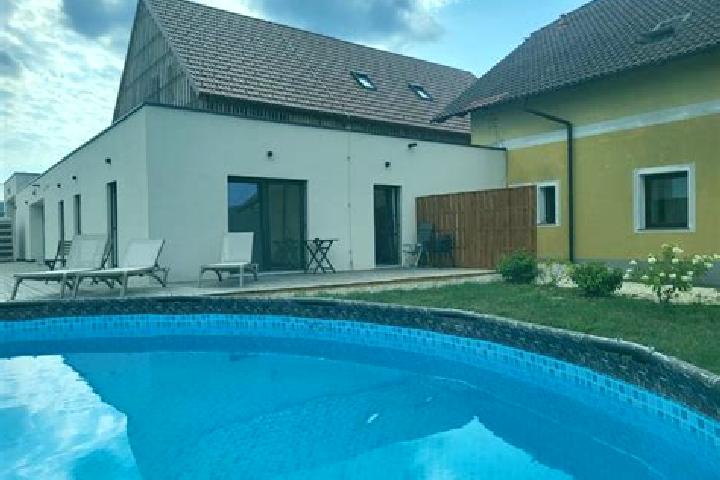 10 escort profiles in Bistrica ob Dravi, Slovenia. Browse companions, services, rates and book online. Incall and outcall available.