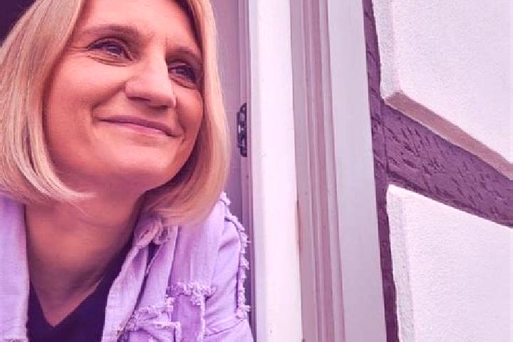 10 escort profiles in Himmelstadt, Germany. Browse companions, services, rates and book online. Incall and outcall available.