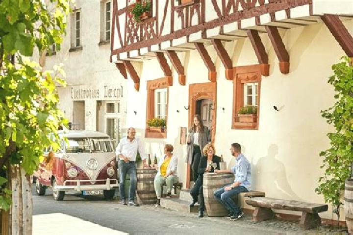 10 escort profiles in Hochstadt an der Donau, Germany. Browse companions, services, rates and book online. Incall and outcall available.