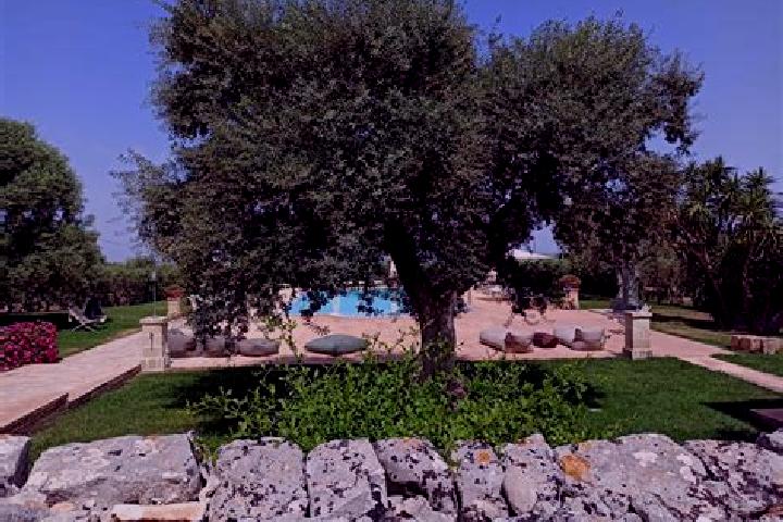 10 escort profiles in Pezze di Greco, Italy. Browse companions, services, rates and book online. Incall and outcall available.