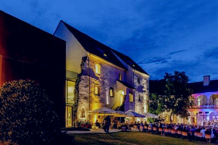 10 escort profiles in Rohrbach an der Lafnitz, Austria. Browse companions, services, rates and book online. Incall and outcall available.