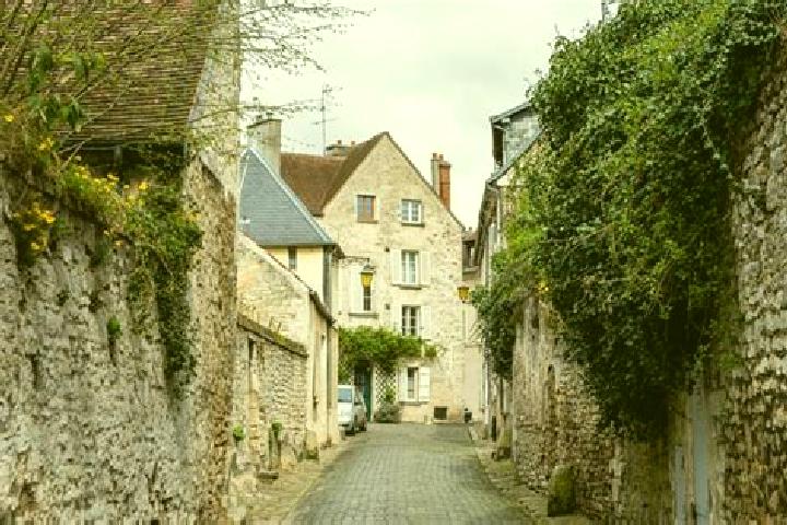 10 escort profiles in Senlis, France. Browse companions, services, rates and book online. Incall and outcall available.