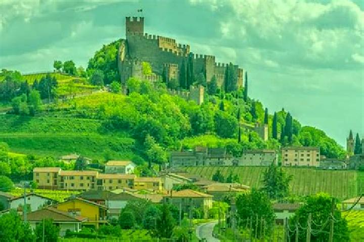 10 escort profiles in Soave, Italy. Browse companions, services, rates and book online. Incall and outcall available.