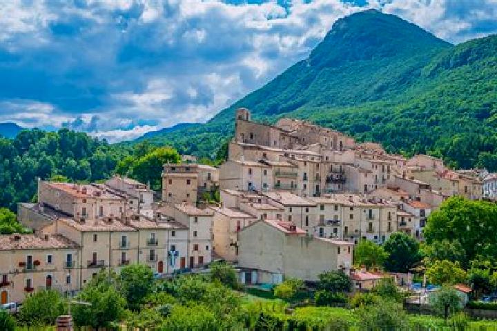 11 escort profiles in Alfedena, Italy. Browse companions, services, rates and book online. Incall and outcall available.