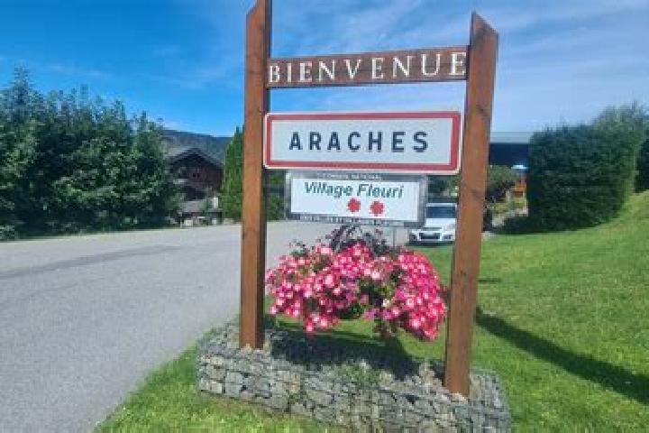 11 escort profiles in Araches-la-Frasse, France. Browse companions, services, rates and book online. Incall and outcall available.