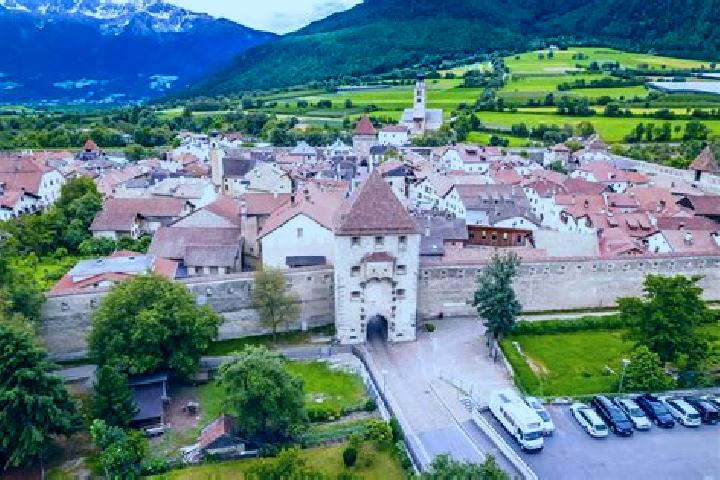 11 escort profiles in Malles Venosta, Italy. Browse companions, services, rates and book online. Incall and outcall available.