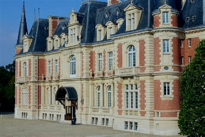 11 escort profiles in Nouans-les-Fontaines, France. Browse companions, services, rates and book online. Incall and outcall available.