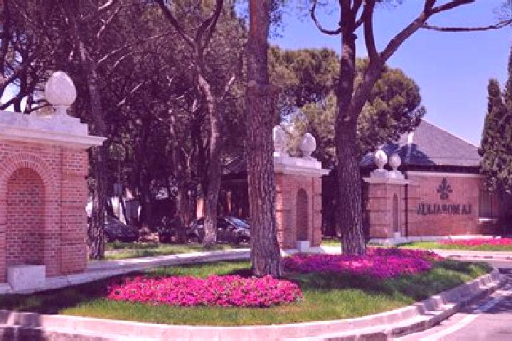 11 escort profiles in San Pablo de la Moraleja, Spain. Browse companions, services, rates and book online. Incall and outcall available.