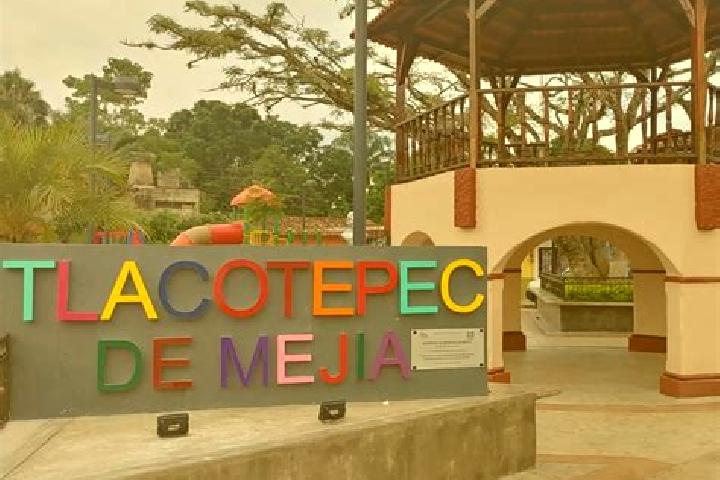 11 escort profiles in Tlacotepec de Mejia, Mexico. Browse companions, services, rates and book online. Incall and outcall available.