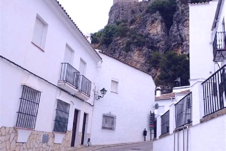 12 escort profiles in Aldeanueva de la Sierra, Spain. Browse companions, services, rates and book online. Incall and outcall available.