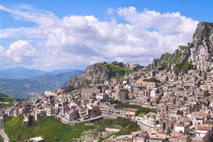 12 escort profiles in Caltabellotta, Italy. Browse companions, services, rates and book online. Incall and outcall available.
