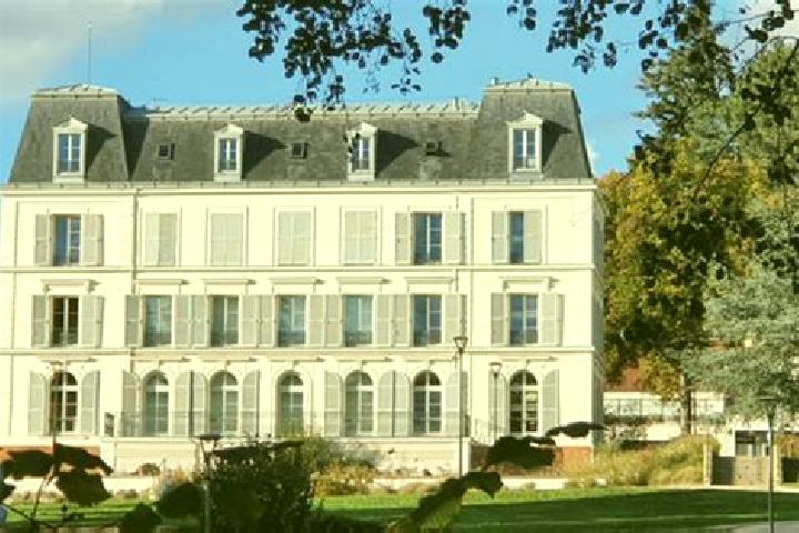 13 escort profiles in Gif-sur-Yvette, France. Browse companions, services, rates and book online. Incall and outcall available.