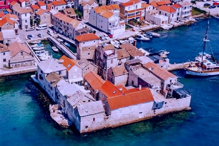 13 escort profiles in Kastel Gomilica, Croatia. Browse companions, services, rates and book online. Incall and outcall available.