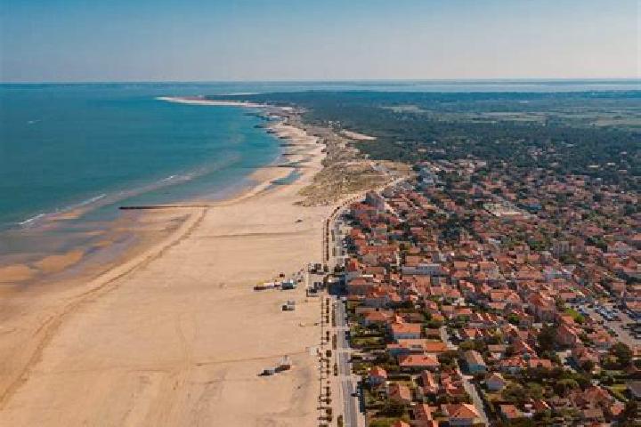13 escort profiles in Soulac-sur-Mer, France. Browse companions, services, rates and book online. Incall and outcall available.