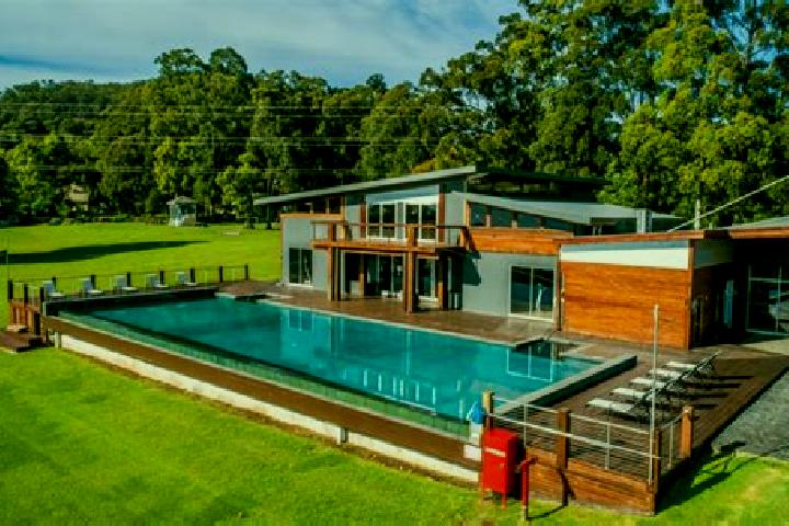 13 escort profiles in Tallebudgera Valley, Australia. Browse companions, services, rates and book online. Incall and outcall available.