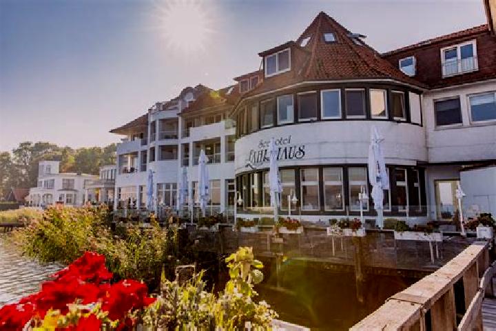 14 escort profiles in Heringsdorf, Germany. Browse companions, services, rates and book online. Incall and outcall available.