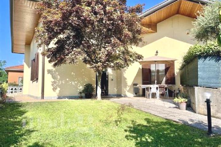 14 escort profiles in Lonate Pozzolo, Italy. Browse companions, services, rates and book online. Incall and outcall available.