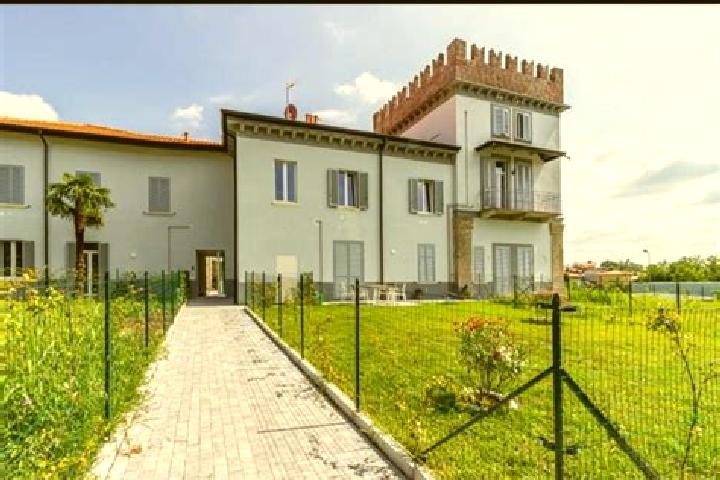 14 escort profiles in San Fermo della Battaglia, Italy. Browse companions, services, rates and book online. Incall and outcall available.
