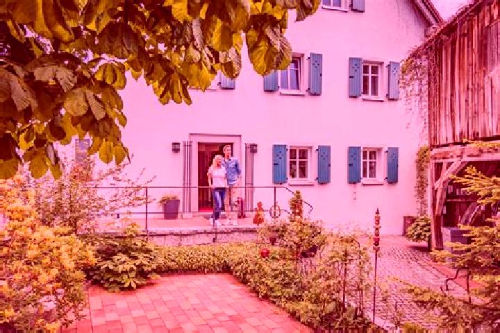 15 escort profiles in Bad Neualbenreuth, Germany. Browse companions, services, rates and book online. Incall and outcall available.