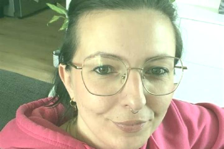 15 escort profiles in Grossbreitenbach, Germany. Browse companions, services, rates and book online. Incall and outcall available.