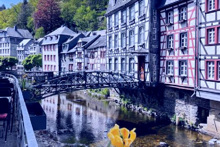 15 escort profiles in Mochau, Germany. Browse companions, services, rates and book online. Incall and outcall available.