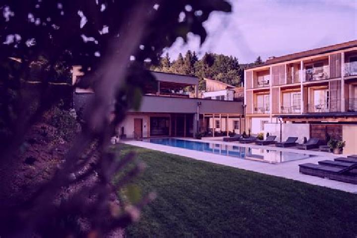 15 escort profiles in Muhr am See, Germany. Browse companions, services, rates and book online. Incall and outcall available.