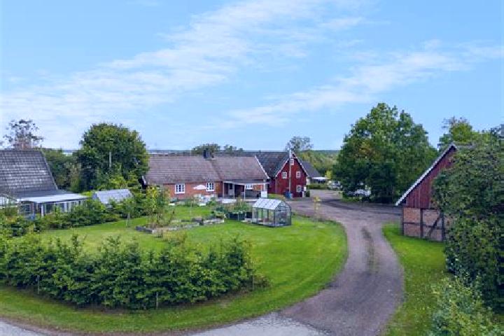 6 escort profiles in Kvidinge, Sweden. Browse companions, services, rates and book online. Incall and outcall available.