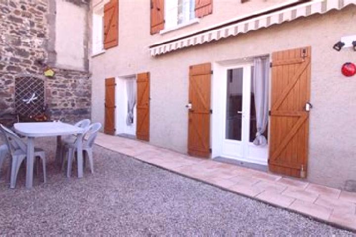 6 escort profiles in Neussargues, France. Browse companions, services, rates and book online. Incall and outcall available.