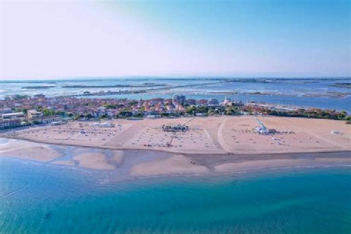 8 escort profiles in Grado-Pineta, Italy. Browse companions, services, rates and book online. Incall and outcall available.