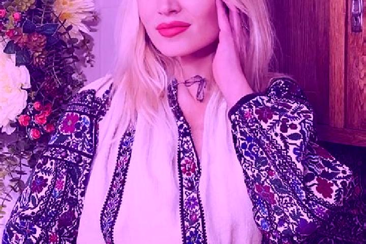 8 escort profiles in Kitsman, Ukraine. Browse companions, services, rates and book online. Incall and outcall available.