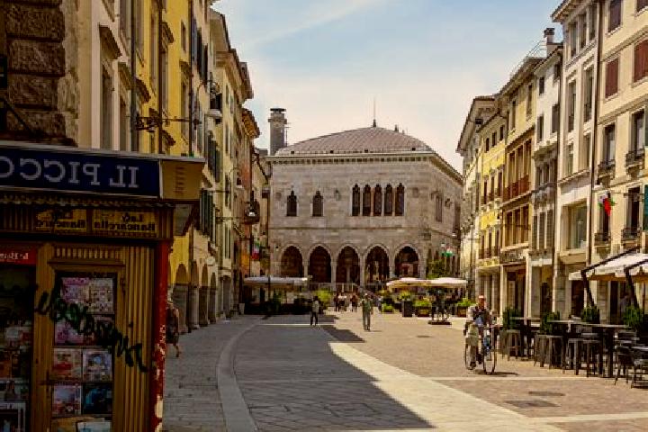 8 escort profiles in Mercato Vecchio, Italy. Browse companions, services, rates and book online. Incall and outcall available.