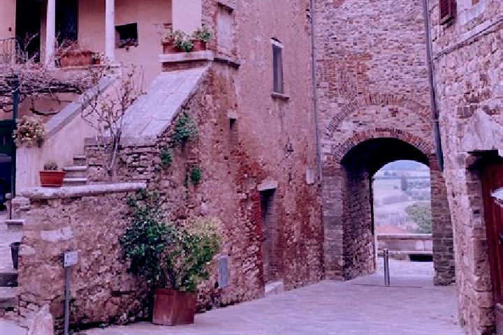 8 escort profiles in Serre di Rapolano, Italy. Browse companions, services, rates and book online. Incall and outcall available.