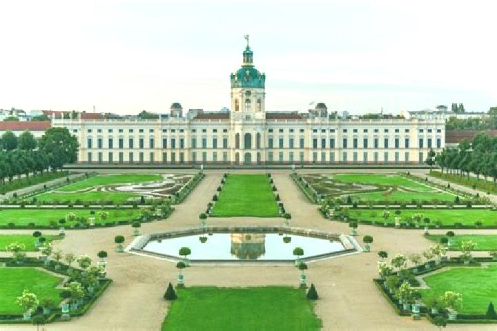 9 escort profiles in Charlottenburg, Germany. Browse companions, services, rates and book online. Incall and outcall available.