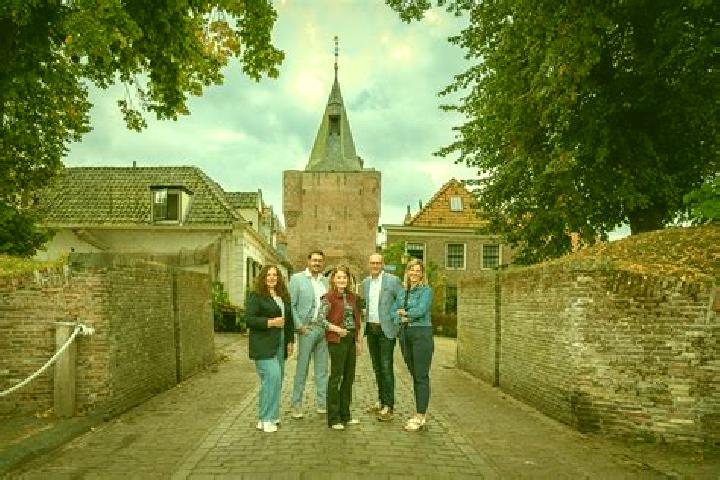 9 escort profiles in De Steeg, Netherlands. Browse companions, services, rates and book online. Incall and outcall available.