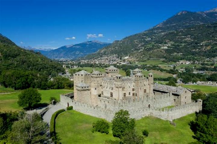 9 escort profiles in Petit Fenis, Italy. Browse companions, services, rates and book online. Incall and outcall available.