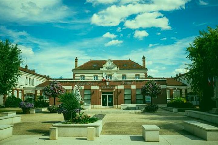 9 escort profiles in Varennes-sur-Seine, France. Browse companions, services, rates and book online. Incall and outcall available.
