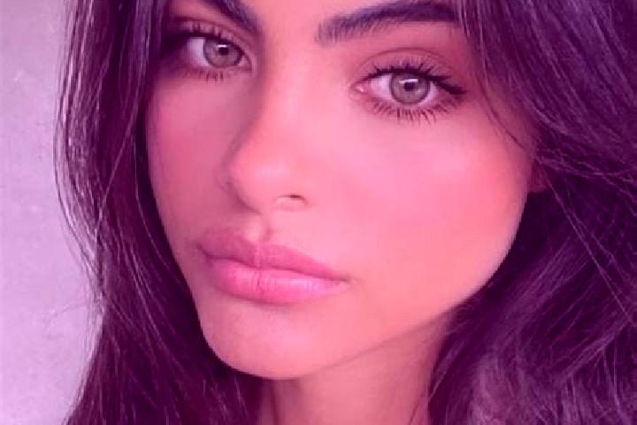 Abigail, 20, a brunette green-eyed ebony companion based in Belfast. Offering Massage, Erotic Massage. Available for incall and outcall, overnight bookings a...