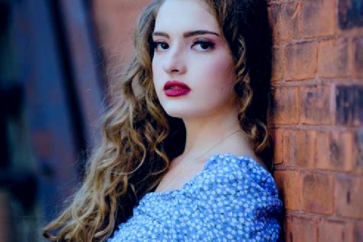 Abigail, 20 — Escort in Fredonia, United States