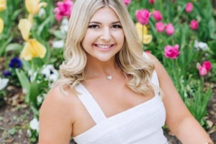 Abigail, 20 — Escort in Trimont, United States