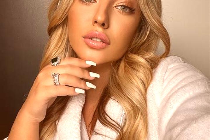 Abigail, 21, a blonde amber-eyed latina companion based in Minas. Offering OWO, Massage, Travel Companion. Available for incall and outcall, day and evening ...