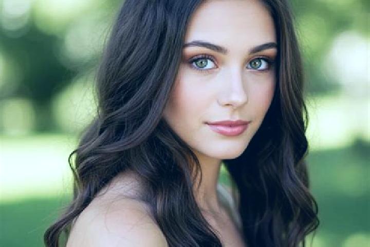 Abigail, 21, a brunette hazel-eyed caucasian companion based in Cheektowaga. Offering CIM, 69, A-Level. Available for incall and outcall, day and evening dates.