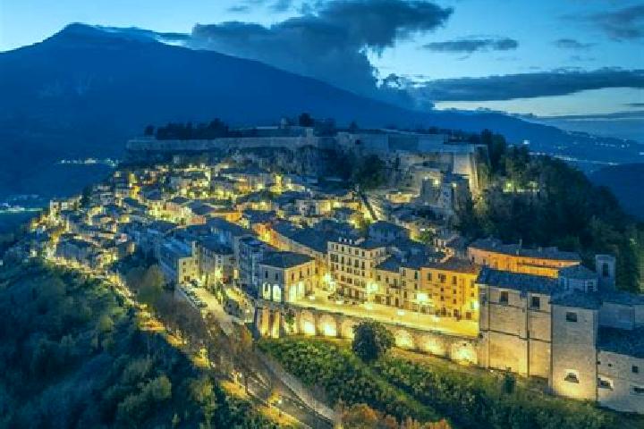 Abigail, 21 — Escort in Pagliare, Italy