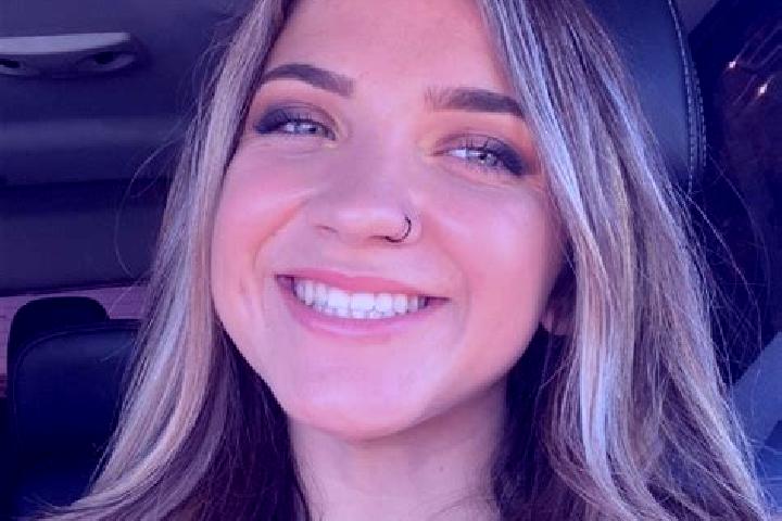 Abigail, 21 — Escort in Shafter, United States