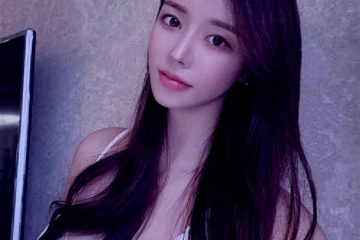 Abigail, 21 — Escort in Taiyangling, China