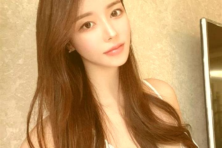 Abigail, 21 — Escort in Xiaoduchuan, China