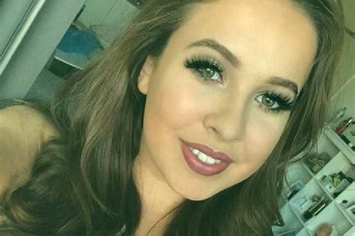 Abigail, 22, a chestnut green-eyed european companion based in Kusmi. Offering Dinner Date, Erotic Massage. Available for incall and outcall, day and evening...