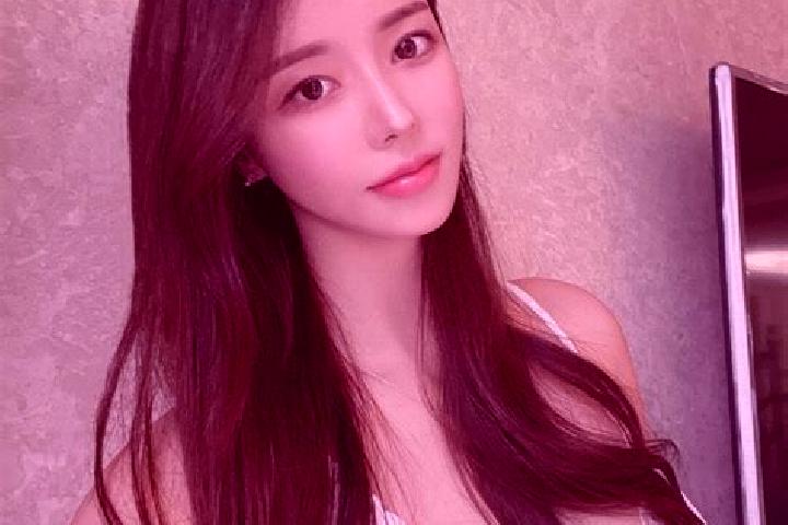 Abigail, 22 — Escort in Miaodun, China