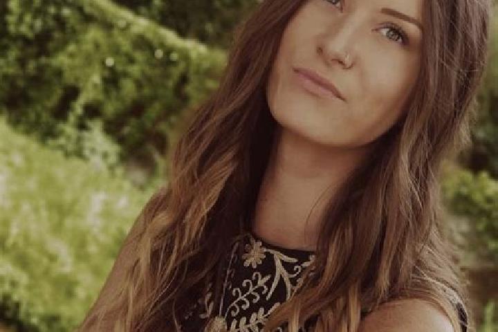Abigail, 22 — Escort in Pluvault, France
