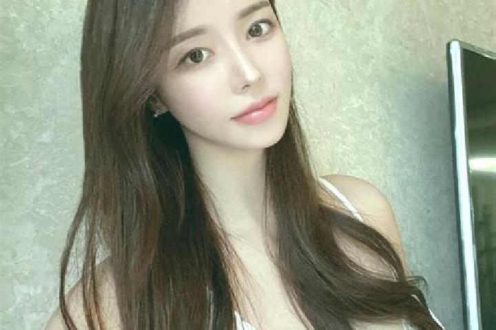 Abigail, 22 — Escort in Shuangqiaoping, China