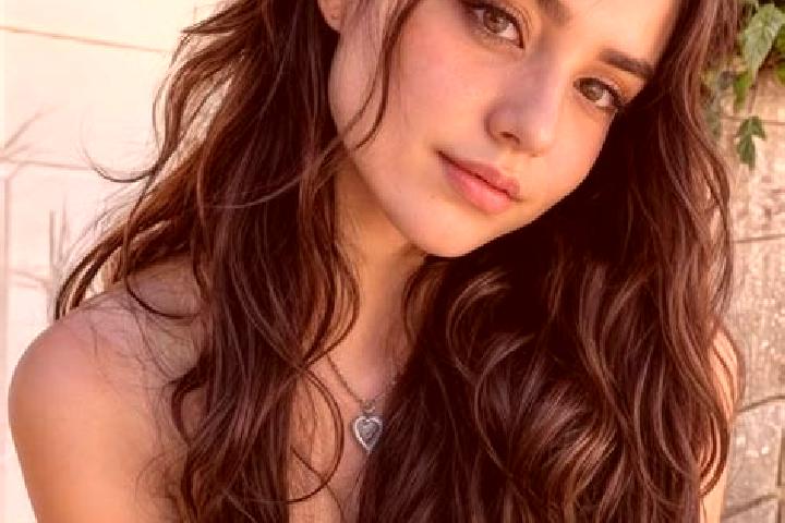 Abigail, 23, a auburn brown-eyed middle eastern companion based in Tychowo. Offering Striptease, A-Level, Roleplay. Available for incall and outcall, day and...